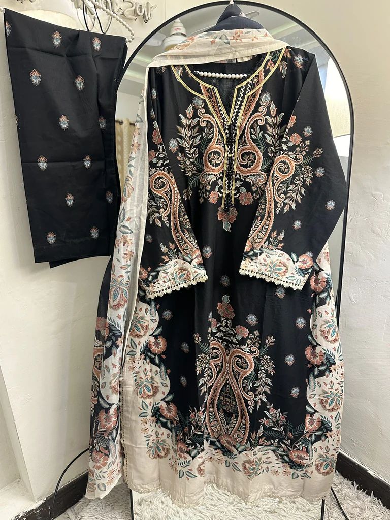 Floral Noir – Premium Embroidered Black Lawn Ensemble with Organza Dupatta
