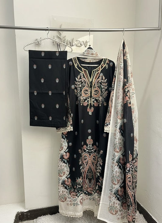 Floral Noir – Premium Embroidered Black Lawn Ensemble with Organza Dupatta
